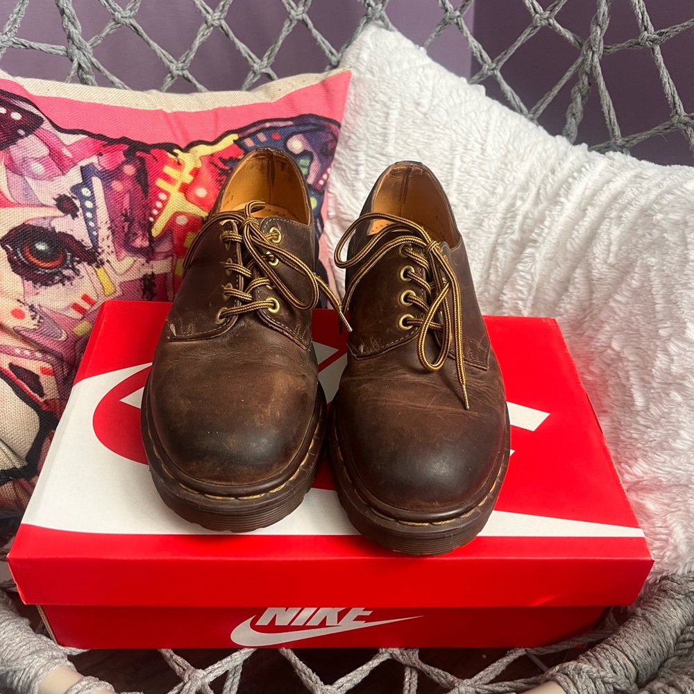 vintage brown leather dr martens 1461 oxfords
men’s size 7